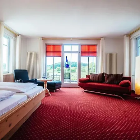 Hotel Gut Deutenhof Am Golfplatz 3*